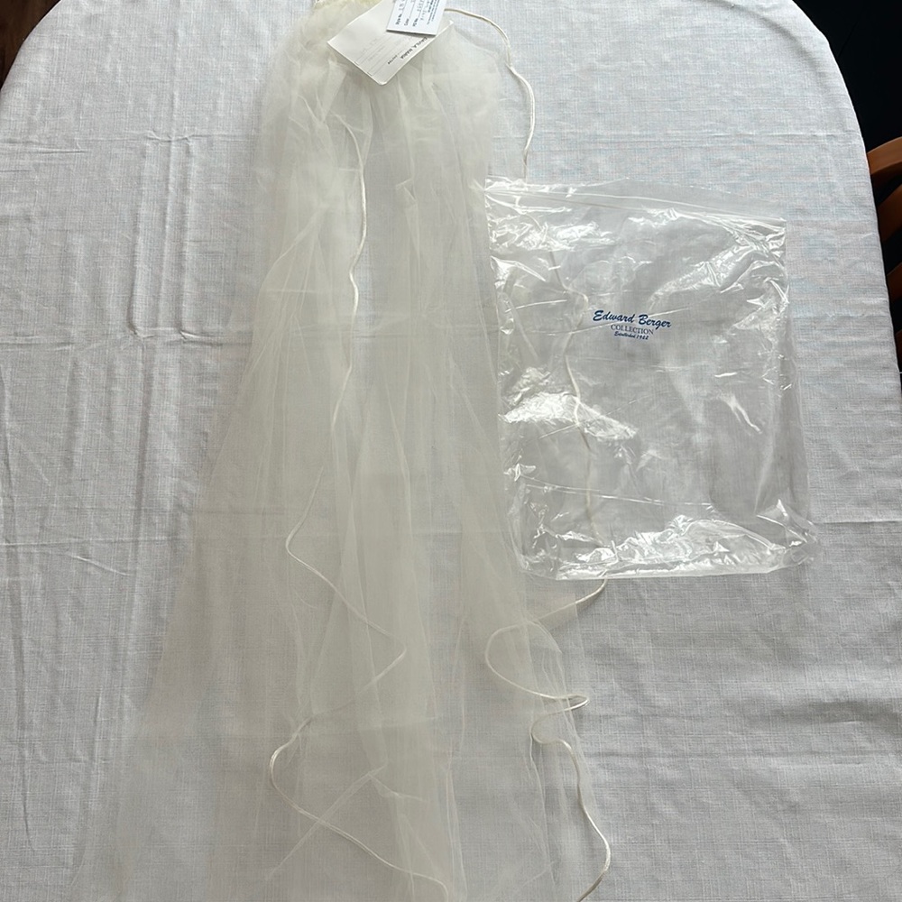 Brand new wedding veil 👰🏻‍♀️ NWT